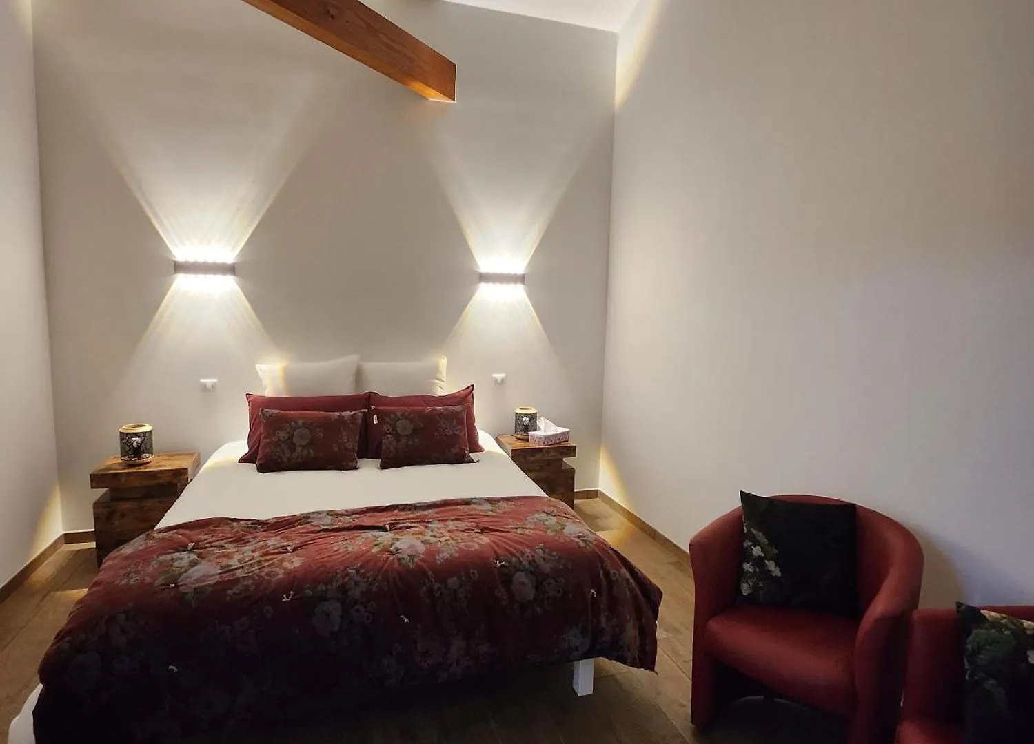 Holiday home Gite Les Hauts D'En Perrin Maurens